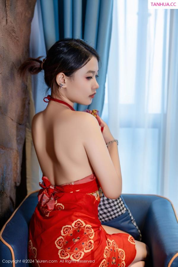  [XiuRen]高清写真图 2024.10.22 No.9323 吴婷婉 性感美腿第18张图片
